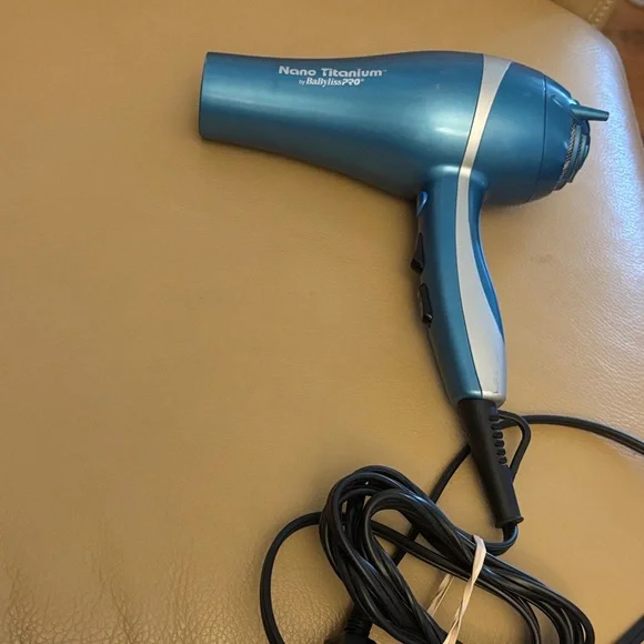 BaByliss Pro Nano Titanium Blue and Silver Hair Dryer display picture 2